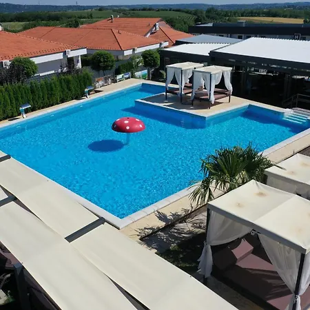 Alexander Aparthotel