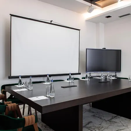 Alexander 公寓式酒店 4*